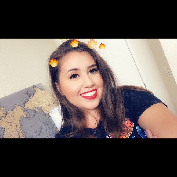 Profile Picture of Jordan Minera (@jordanminera) on Poshmark