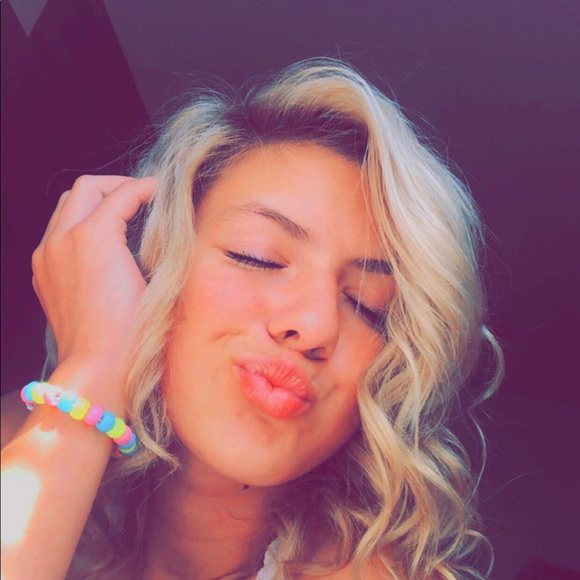 Profile Picture of Kaylee Sardella (@kayleesardella) on Poshmark