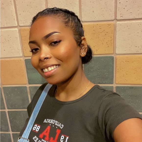 Profile Picture of Marilyn Moreno paz (@marilynmoren638) on Poshmark