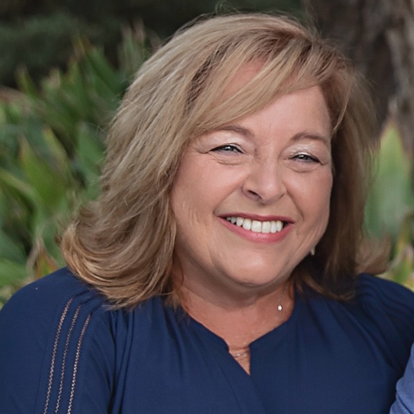 Profile Picture of Janet Davis (@icecreambizz) on Poshmark