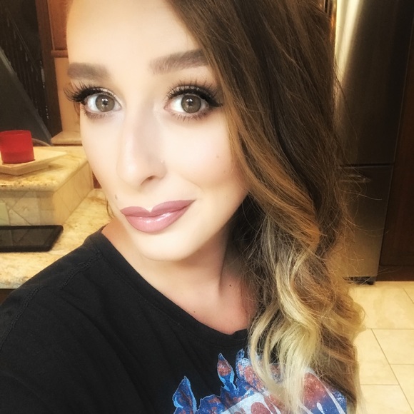 Profile Picture of Kassie Matulewicz (@k_matulewicz) on Poshmark