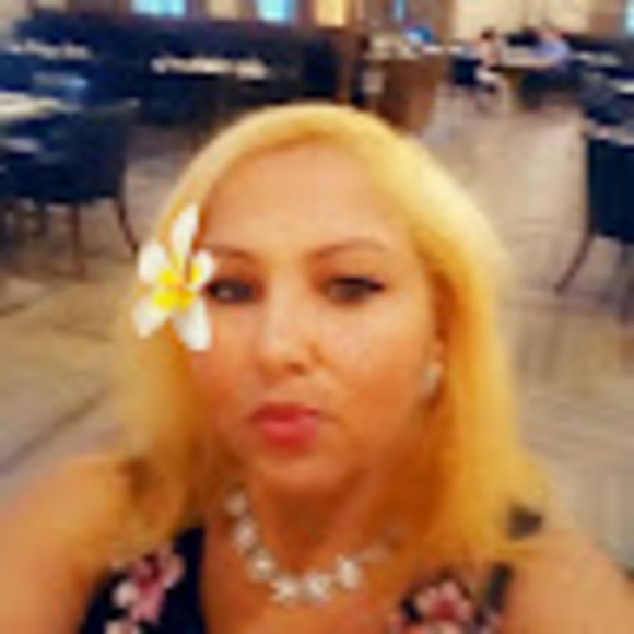 Profile Picture of Ortiz R (@rosa_1977) on Poshmark