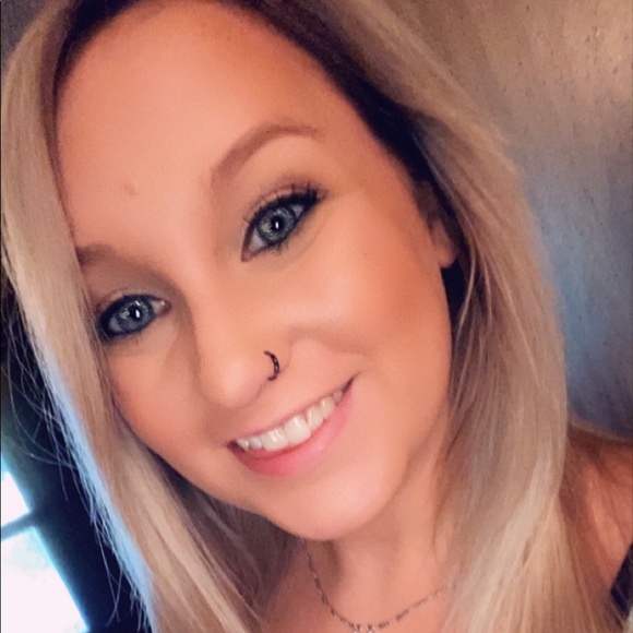 Profile Picture of Kendall Nicholson (@kendallrae94) on Poshmark