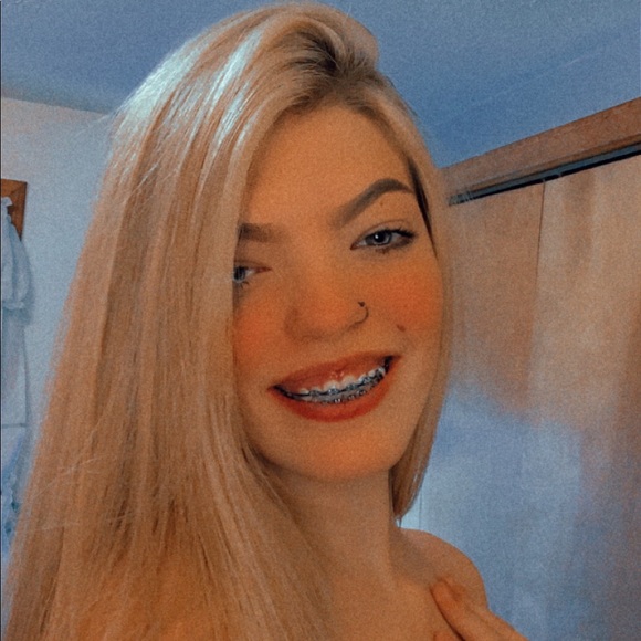 Profile Picture of Nautica Shuffstall (@n_shuffstall) on Poshmark