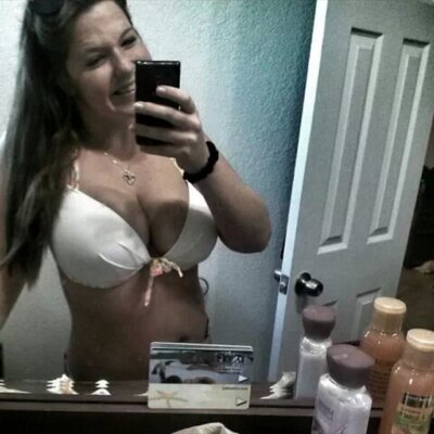 Profile Picture of Ad (@DillingerAmanda) on Twitter