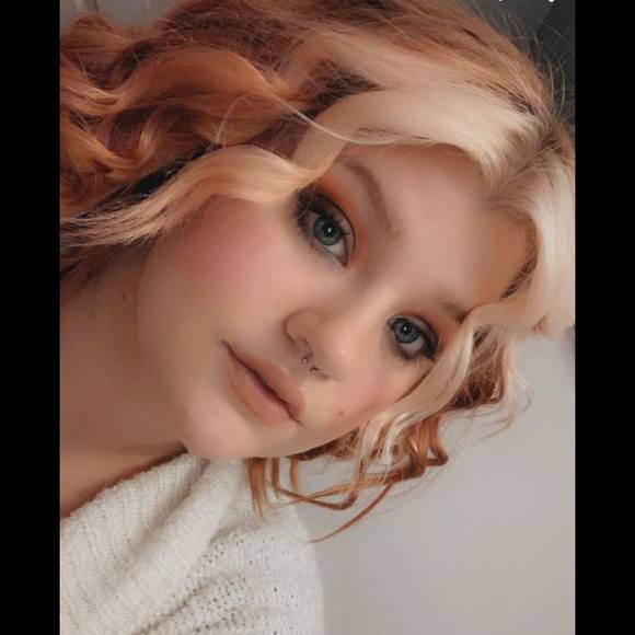 Profile Picture of Ariel Erickson (@amemje012516) on Poshmark