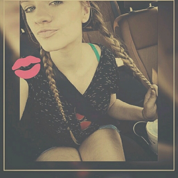 Profile Picture of Kayla Dockray (@kaylad_01) on Poshmark