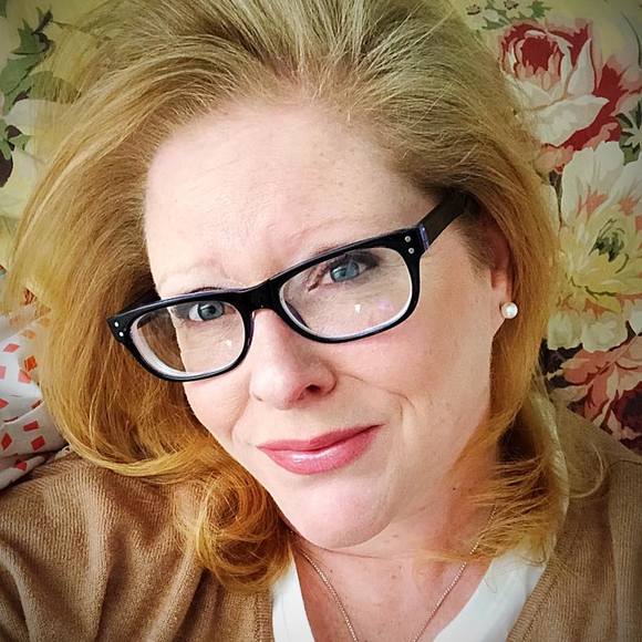 Profile Picture of Lynnetta Compston (@nettagirl72) on Poshmark