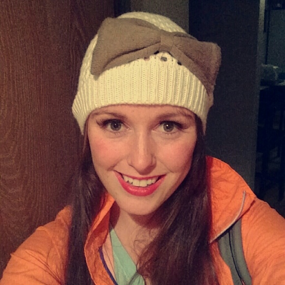 Profile Picture of Allison Hansen (@allyh92) on Poshmark