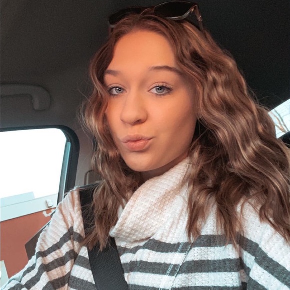 Profile Picture of Cassidy Lipelt (@cassidylipelt) on Poshmark