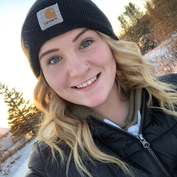 Profile Picture of Mila Langille (@mila_langille) on Poshmark