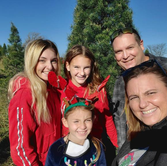 Profile Picture of Nichole Asquith (@nichole0621) on Poshmark