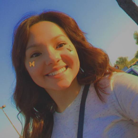 Profile Picture of Mari Wright (@mari_wright) on Poshmark