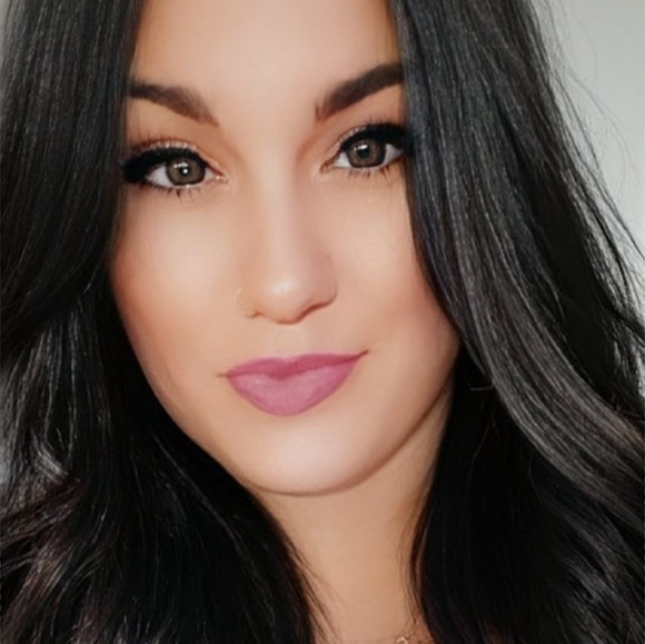 Profile Picture of Jessica Gonser (@jessicagonser) on Poshmark