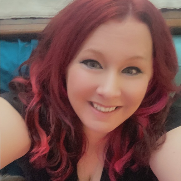 Profile Picture of Adrienne Kroesser (@youngkroes) on Poshmark