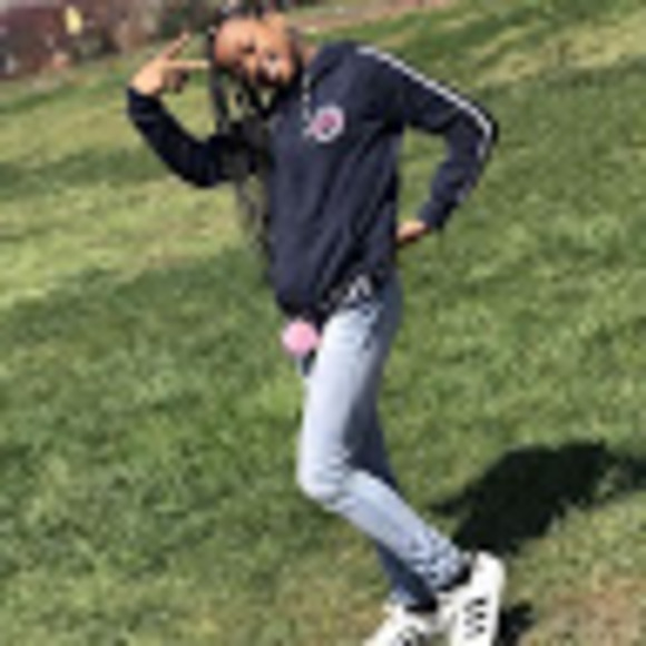 Profile Picture of Whitney Burrell (@whitneyburrell) on Poshmark