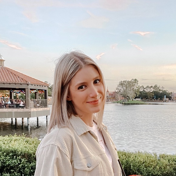 Profile Picture of Sarah Mislick (@shmislick) on Poshmark