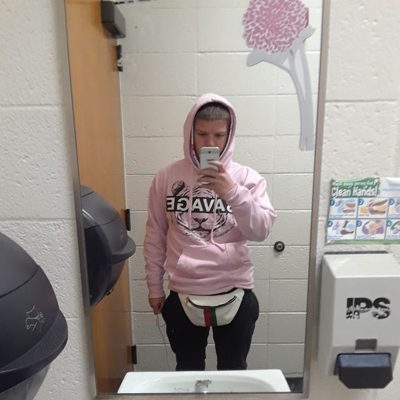 Zachary Schoen - Poshmark Profile Picture of Zachary Schoen (@zacharyschoen) on Poshmark