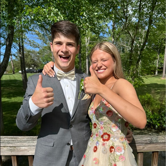 Profile Picture of Laney Smith (@laney_smith17) on Poshmark