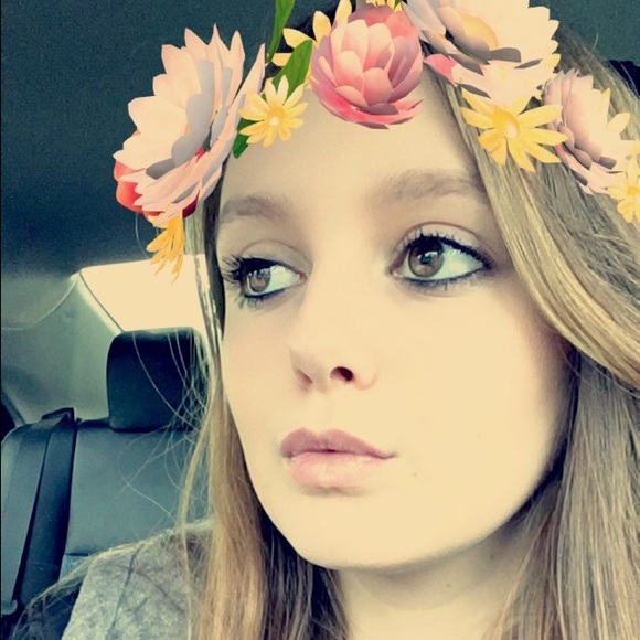 Profile Picture of Cassidy Davidson (@cassautumn24) on Poshmark