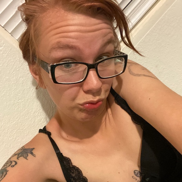 Profile Picture of Suzette Parker (@suzetteparker) on Poshmark