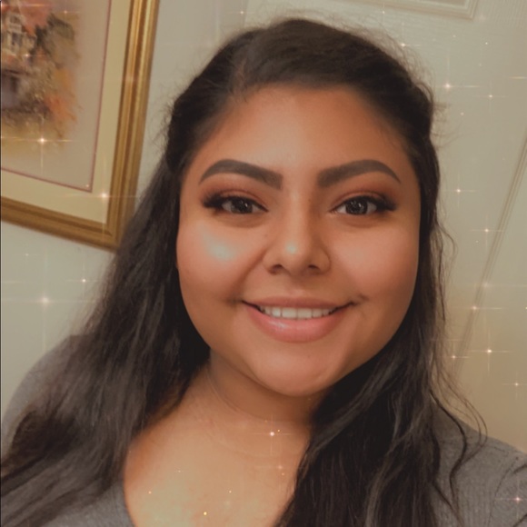 Cindy Barboza - Poshmark Profile Picture of Cindy Barboza (@cindyabarbozad) on Poshmark