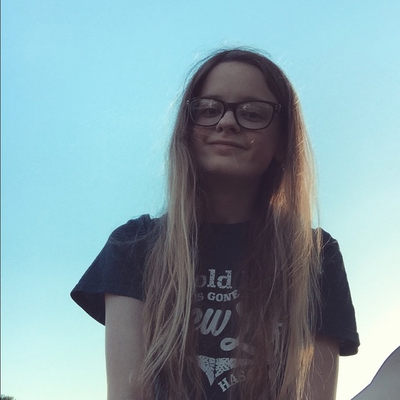 Profile Picture of Staci Leigh (@omg_staci) on Poshmark