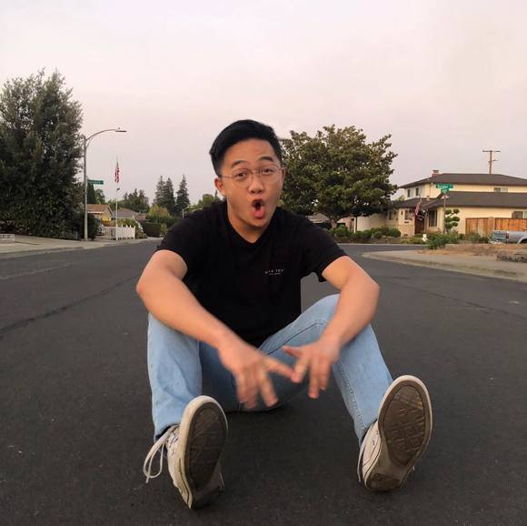 Profile Picture of Daniel Vong (@danielvong25) on Poshmark