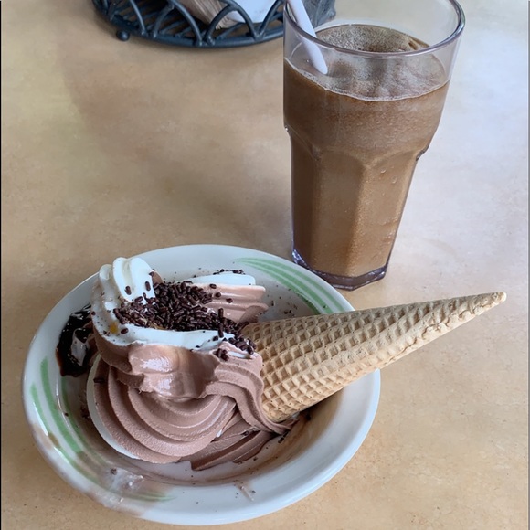 Profile Picture of Olivia Heyde (@oliviaheydd) on Poshmark