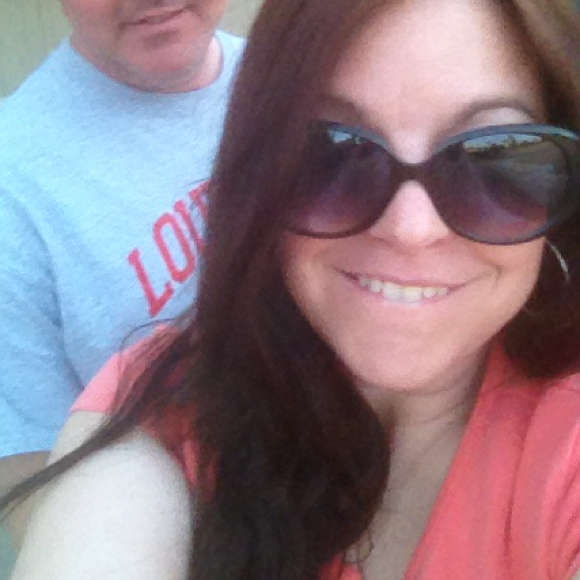 Profile Picture of Tammy Hitzig (@teebeejay) on Poshmark