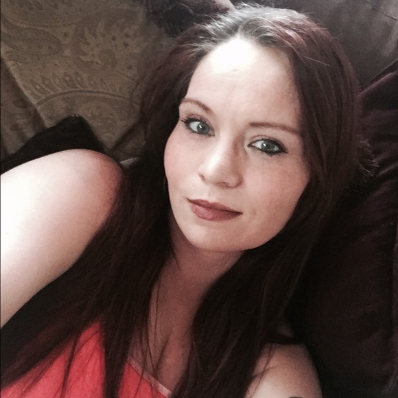 Profile Picture of Jennifer Curl (@jennifercurl) on Poshmark