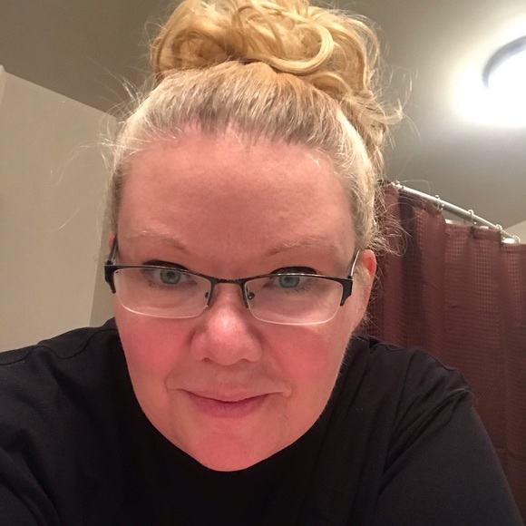 Profile Picture of Kristy Warrix (@kwarrix40324) on Poshmark