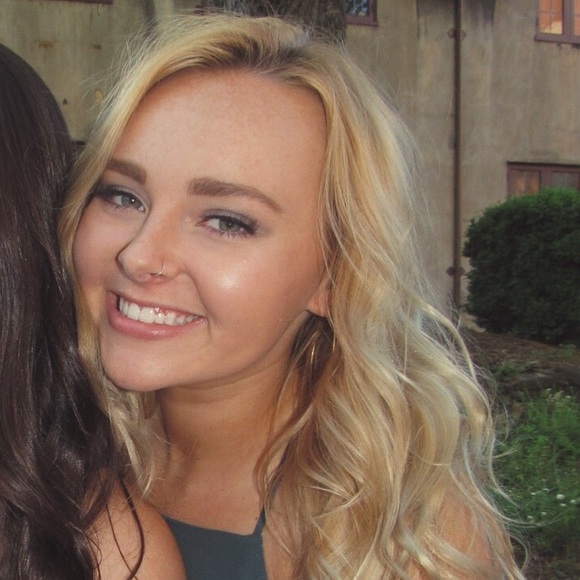 Profile Picture of Maddie Bonifield (@mbonifield2) on Poshmark
