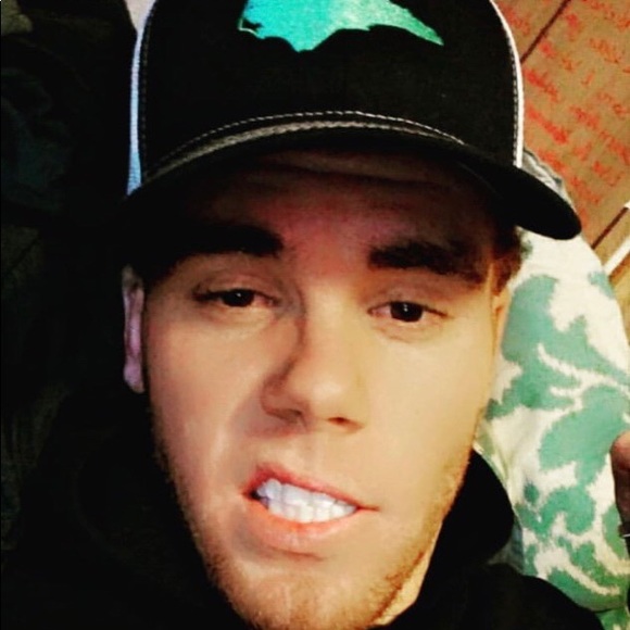 Profile Picture of Dustin Gralak (@gralak1221) on Poshmark