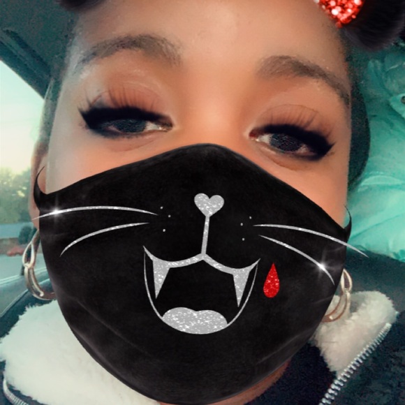 Profile Picture of Danielle Snelling (@d_snelling) on Poshmark