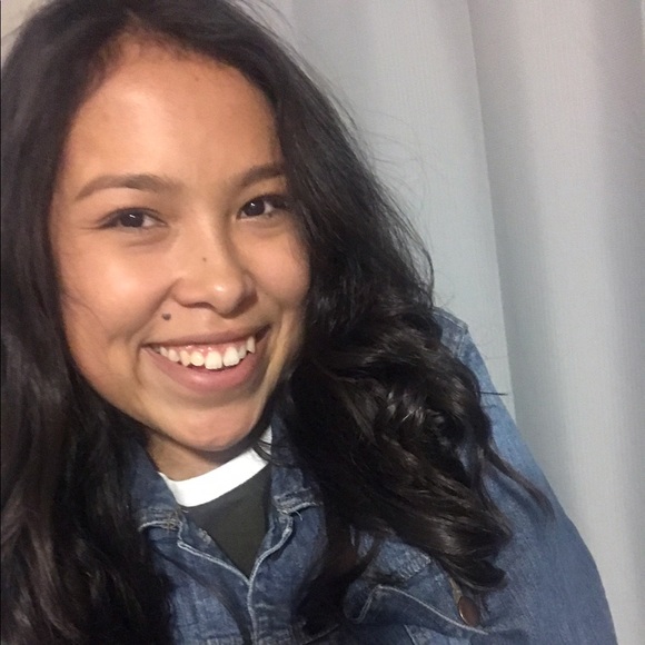 Profile Picture of Cecilia Paz (@ceci_08) on Poshmark