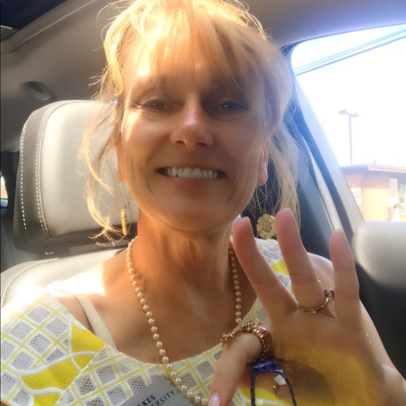 Profile Picture of Rhonda Rabbitt (@rmrabbitt06) on Poshmark