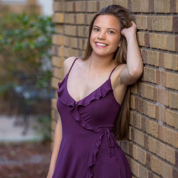 Profile Picture of Vanessa Flinn (@nxssxa) on Poshmark