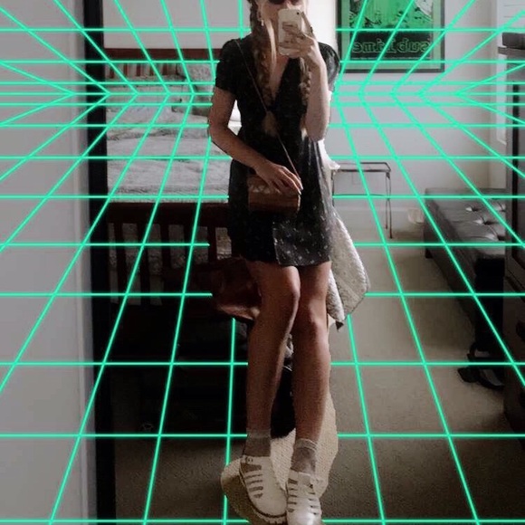 Profile Picture of Grace Dobie (@gracedobie) on Poshmark