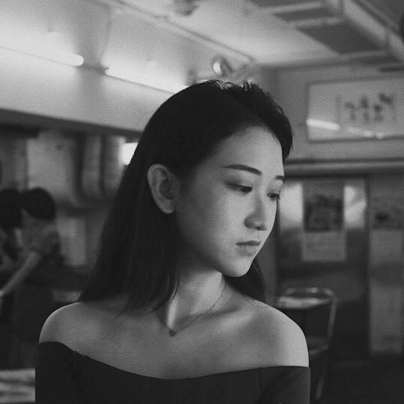 Profile Picture of Hui Ren (@472920111) on Poshmark