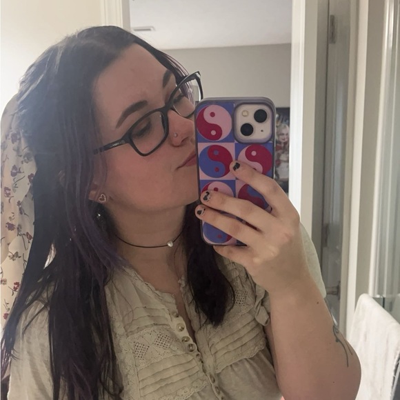 Profile Picture of Abigail Dukat (@abigailbug) on Poshmark