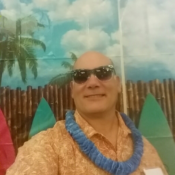 Profile Picture of Allen Crouse (@groups_allen) on Poshmark