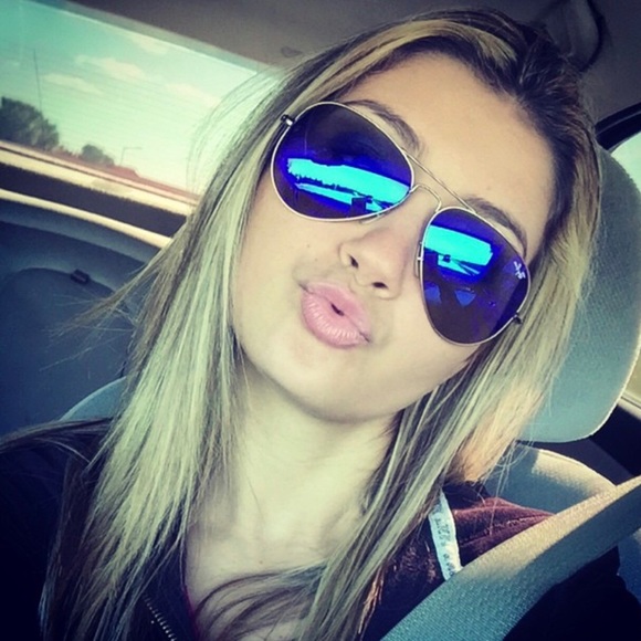 Profile Picture of Daniella Rocha (@daniellarochax0) on Poshmark