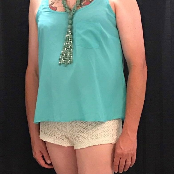 Profile Picture of Beth Aikin (@bethaikin) on Poshmark