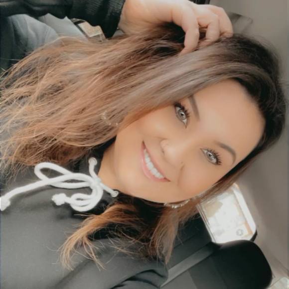 Profile Picture of Danielle Michalak (@daniellemich) on Poshmark