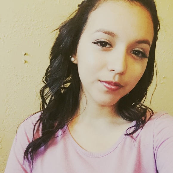 Profile Picture of Janet Parra (@janetspcloset) on Poshmark