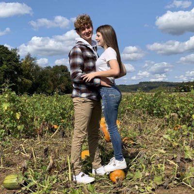 Profile Picture of Julia Hasson (@JuliaHasson1) on Twitter