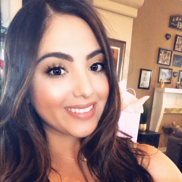 Profile Picture of Emily Armijo (@emilyarmijo1) on Poshmark