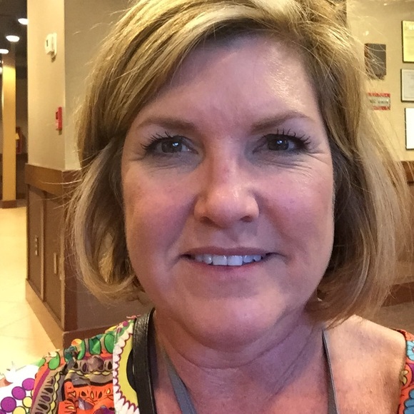 Profile Picture of Susan Neaville (@susanneaville) on Poshmark