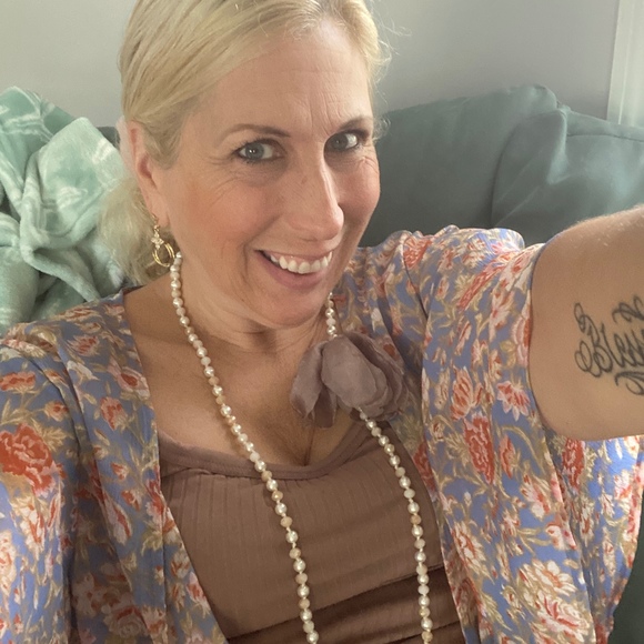 Profile Picture of Tammy Brundege (@waitressproblem) on Poshmark